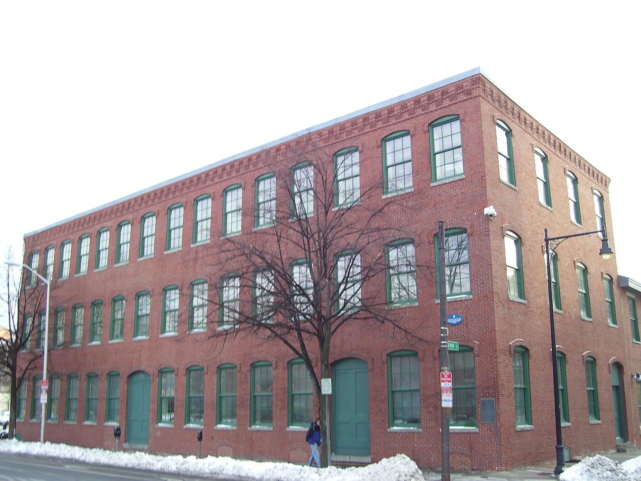 1280px-Cambridge_telephone_call_2